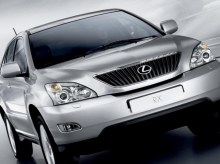 В России начались продажи Lexus RX350.