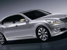 Цена люксового седана Hyundai Equus в комплектации Royal. 